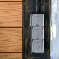  - Розетка влагозащищенная с заземлением с защитой крышкой и шторками Werkel Gallant графит рифленый WL15-02-04 4690389128257