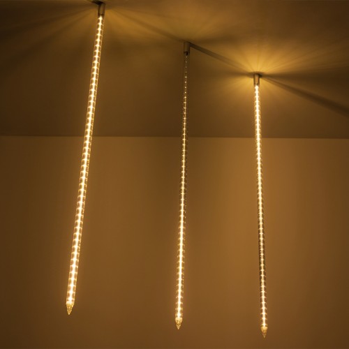 Светодиодная гирлянда ARD-ICEFALL-CLASSIC-D23-1000-CLEAR-96LED-LIVE WARM (230V, 1.5W) (Ardecoled, IP65) Светодиодная гирлянда ТАЮЩИЕ СОСУЛЬКИ серии CLASSIC. Размер 1000х23 (длина сосульки 1000 мм, диаметр колбы 23 мм). Цвет свечения ТЕПЛЫЙ БЕЛЫЙ (3000 К), динамический эффект тающей сосульки. В комплекте 1 сосулька. 96 светодиодов. Напряжение питания 230 В, потребляемая мощность 1.5 Вт, степень пылевлагозащиты IP65. Для эксплуатации необходимо приобрести аксессуар для подключения.
